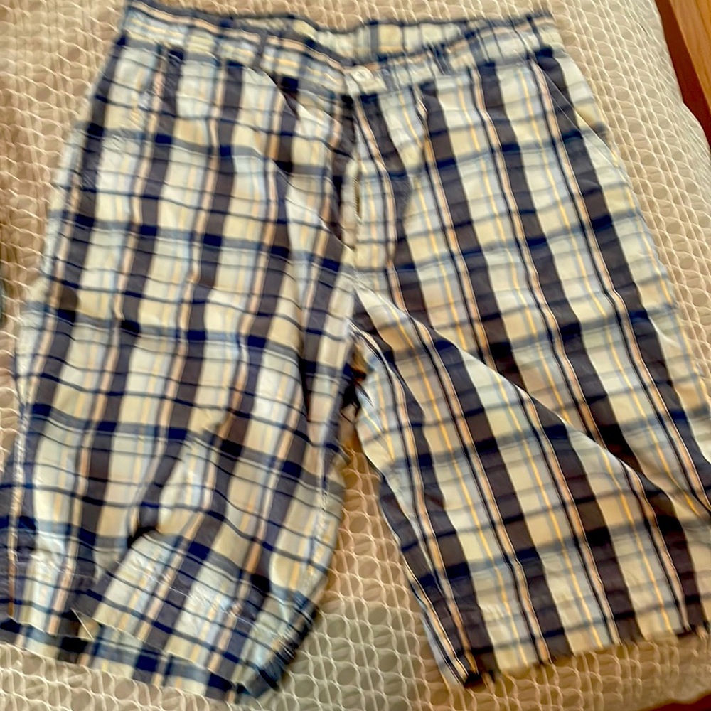 Lacoste shorts men’s 42 (USA 33) never worn. Purchased in 2007.